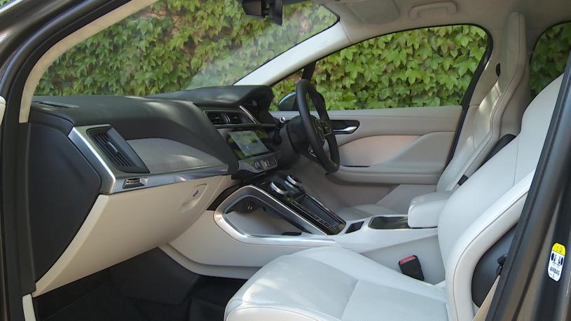 3411097 294kW EV400 R-Dynamic SE Black 90kWh 5dr Auto