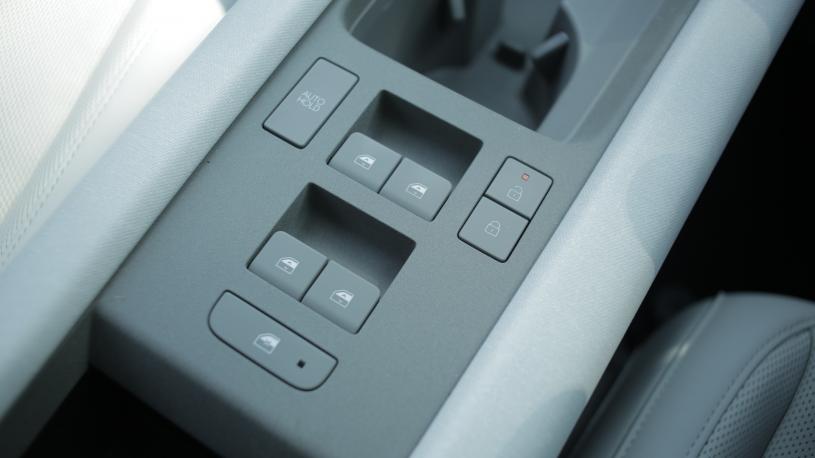 3733851 168kW Premium 77kWh 4dr Auto