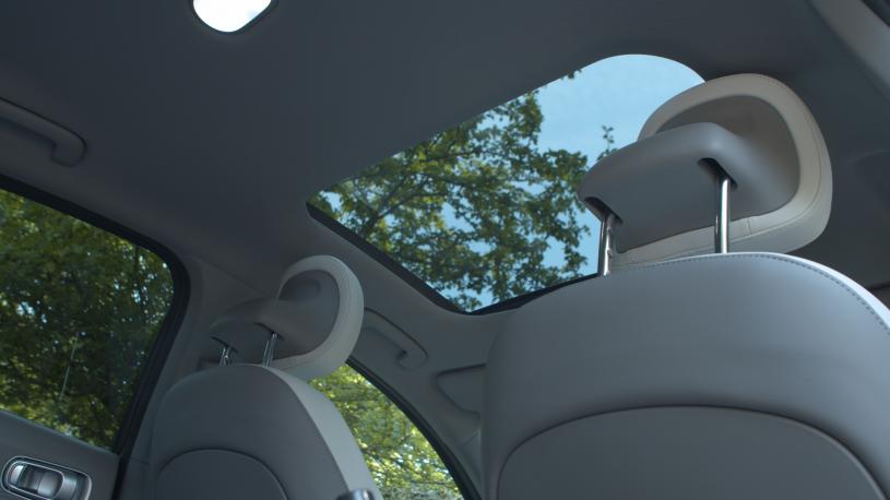 3733851 168kW Premium 77kWh 4dr Auto