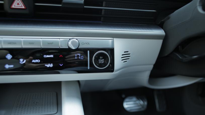 3733851 168kW Premium 77kWh 4dr Auto