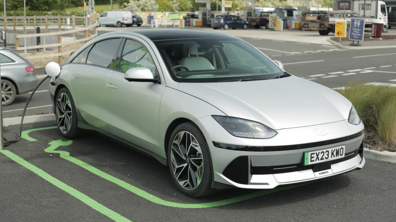 3733852 239kW Premium 77kWh 4dr AWD Auto