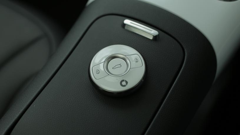 3559866 200kW Premium 66kWh 5dr Auto