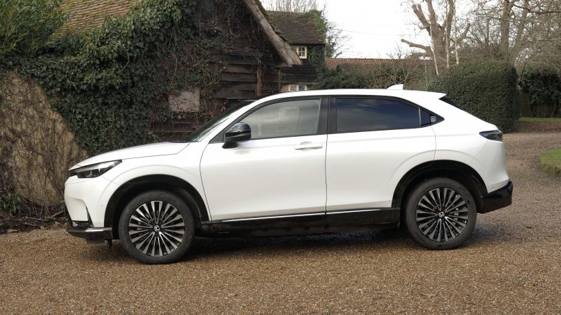 3741061 150kW Elegance 69kWh 5dr Auto