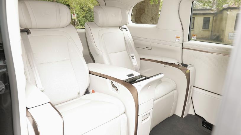 3734184 350h 2.5 5dr E-CVT 2WD