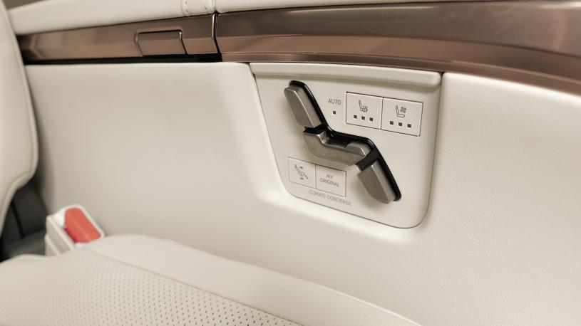 3850634 350h 2.5 Takumi 5dr E-CVT [4 Seat]