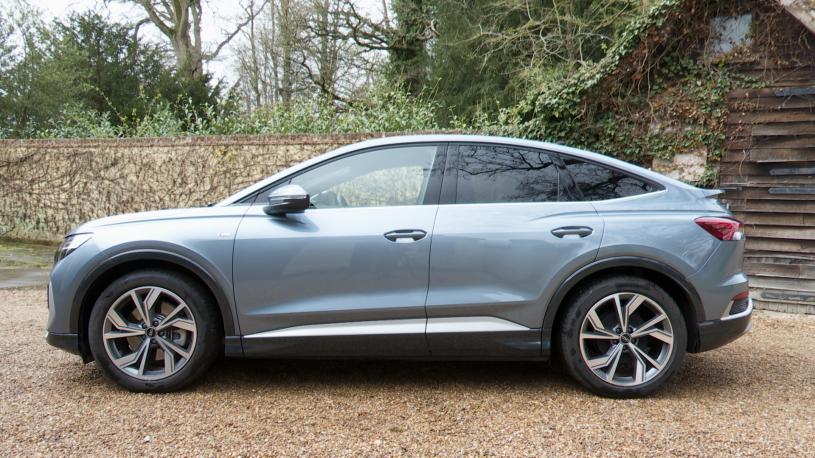 3740101 210kW 45 82kWh S Line 5dr Auto [Leather/Tech Pack]