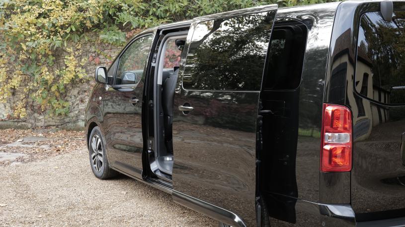 3942683 100kW Allure Standard [7 Seat] 75kWh 5dr Auto