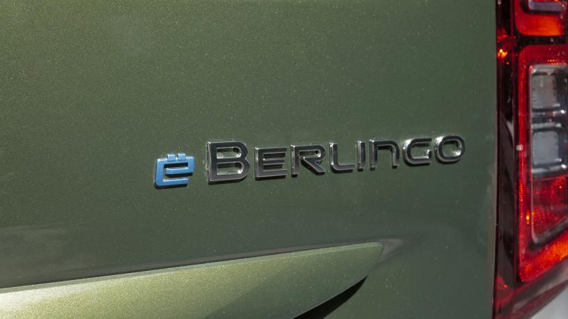 3813010 100kW Plus M 52kWh 5dr Auto