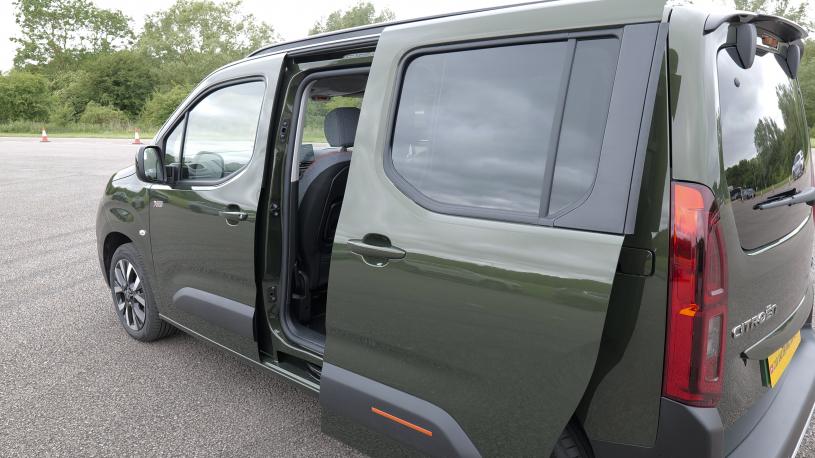 3813012 100kW Max M 52kWh 5dr Auto