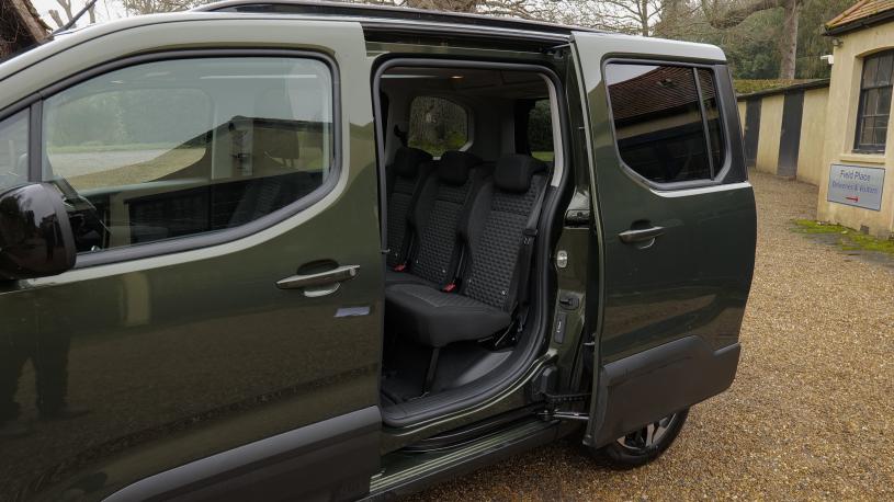 3867280 100kW Allure Long 52kWh 5dr Auto [7 Seat]