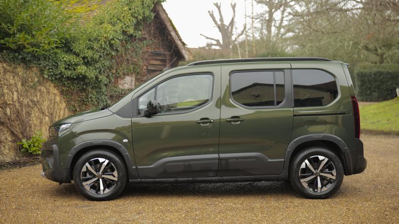 3813017 100kW GT 52kWh 5dr Auto