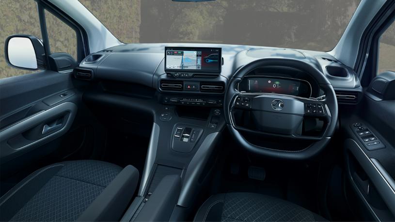 3816409 100kW Ultimate 52kWh 5dr Auto