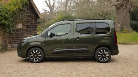 Vauxhall COMBO LIFE 100kW Design XL 52kWh 5dr Auto [7 Seat]