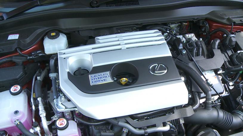 3817282 300h 2.0 Premium Plus 5dr CVT