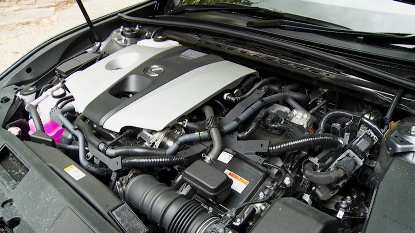 3817350 300h 2.5 Premium 4dr CVT