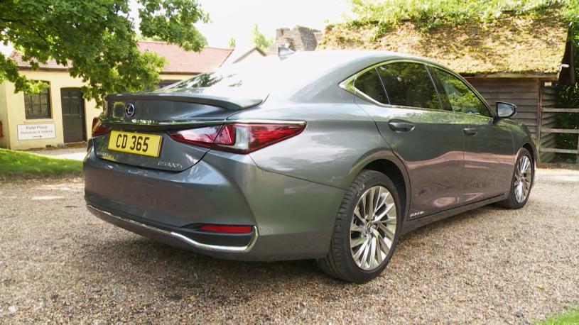 3817351 300h 2.5 Premium Plus 4dr CVT