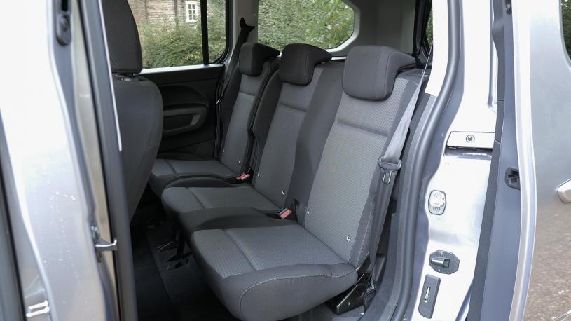 3942727 100kW Icon L1 50kWh 5dr Auto