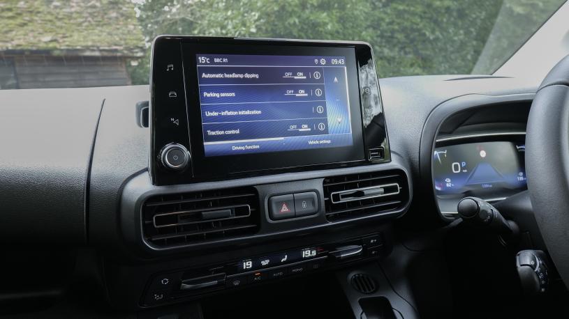 3942727 100kW Icon L1 50kWh 5dr Auto