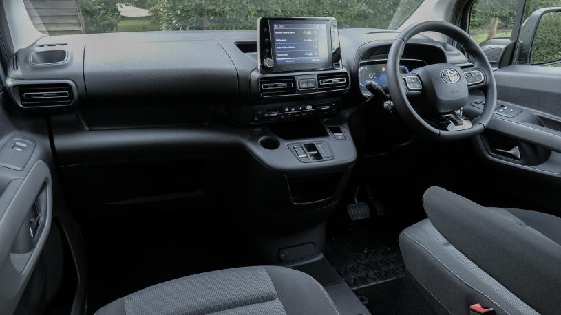 3942726 100kW Design L1 50kWh 5dr Auto