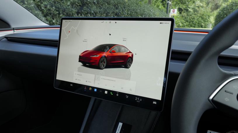 3843379 Performance AWD 4dr Auto