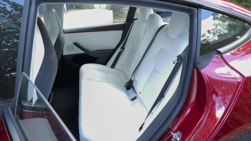 3843379 Performance AWD 4dr Auto