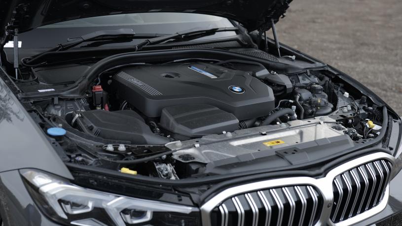 3846549 330e 22.3 kWh M Sport 5dr Step Auto