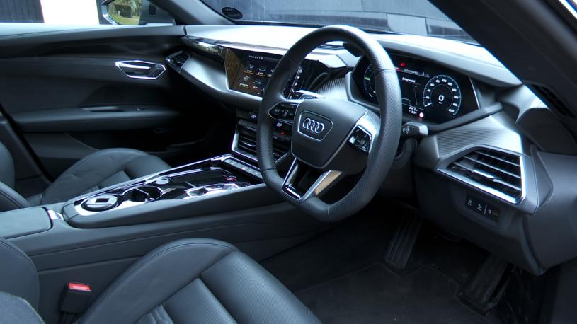 3866675 435kW 105kWh S 4dr Auto