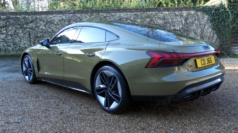 3866670 550kW 105kWh Performance 4dr Auto