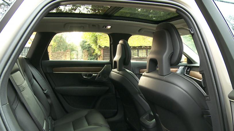 3866949 2.0 T6 [350] PHEV Plus Dark 5dr AWD Auto