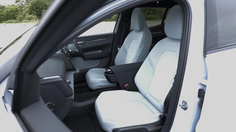 3867200 200kW SM Extended Range Core 69kWh 5dr Auto