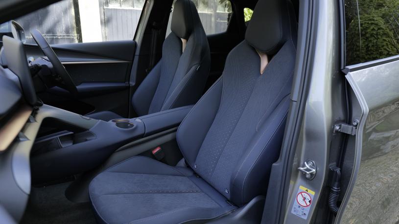 3867232 210kW V1 77kWh 5dr Auto [Winter Pack]