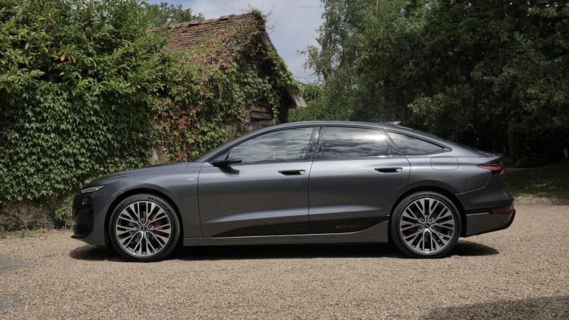 3870678 270kW Performance 100kWh S Line 5dr Auto