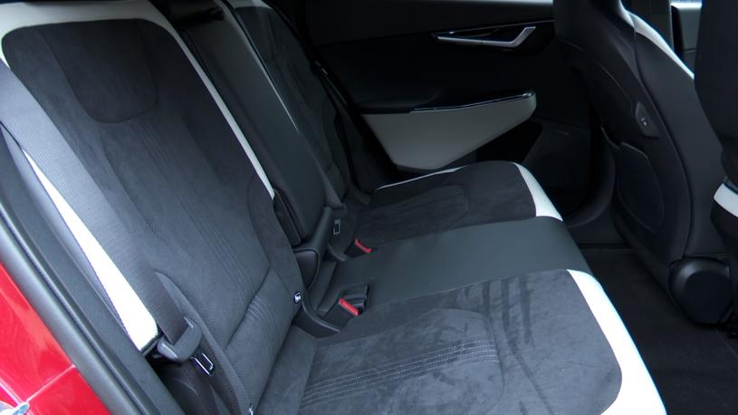 3875129 168kW GT Line 84kWh 5dr Auto