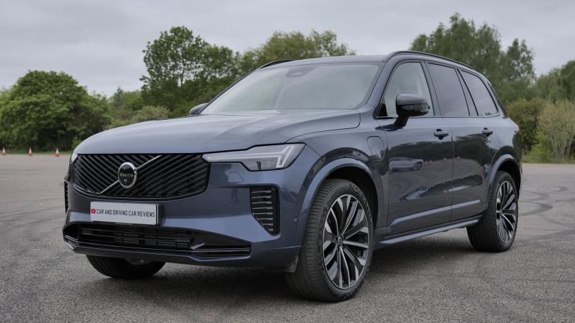 3884102 2.0 T8 PHEV Plus Dark 5dr AWD Geartronic