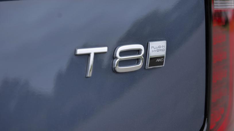 3884102 2.0 T8 PHEV Plus Dark 5dr AWD Geartronic