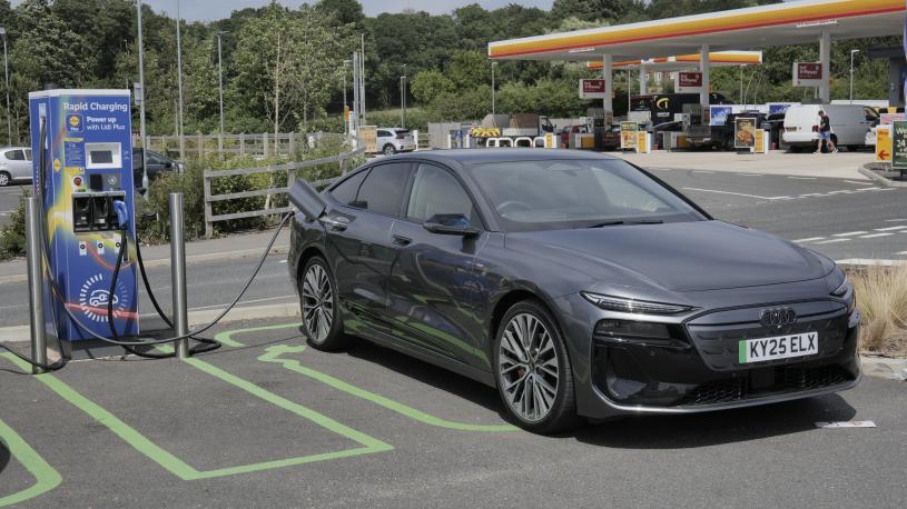 3902434 315kW Quattro 100kWh S Line 5dr Auto [S+V]