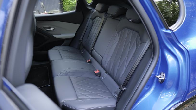 3942624 125kW Premium 52kWh 5dr Auto [Driver Assist Pack]