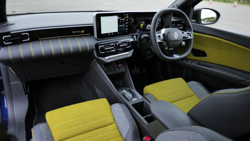 3946999 110kW Roland Garros Comfort Range 52kWh 5dr Auto