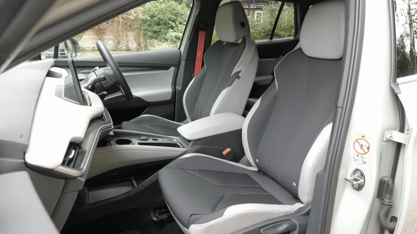 3947049 150kW 60 SE L 63kWh 5dr Auto [Lodge]