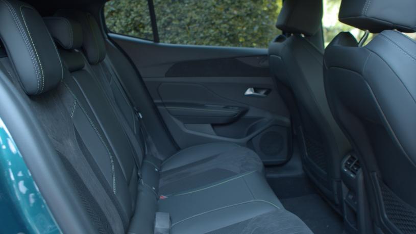 3940943 1.6 Plug-in Hybrid 225 Allure 5dr e-DSC7