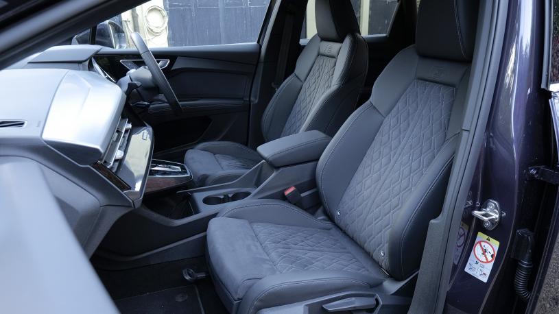 3940896 150kW 40 63kWh Black Edition 5dr Auto [Tech Pro]