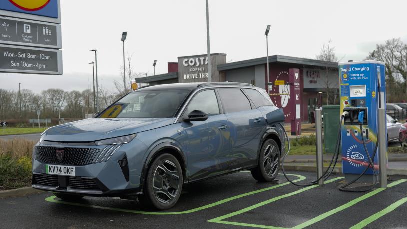 3958042 239kW Dual Motor 4WD Launch Edition 73kWh 5dr Auto