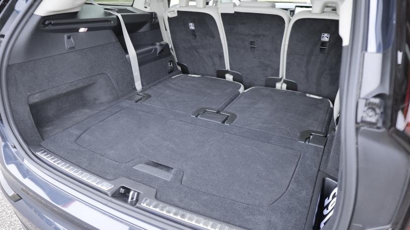 3947238 2.0 T8 PHEV Plus Pro Dark 5dr AWD Geartronic