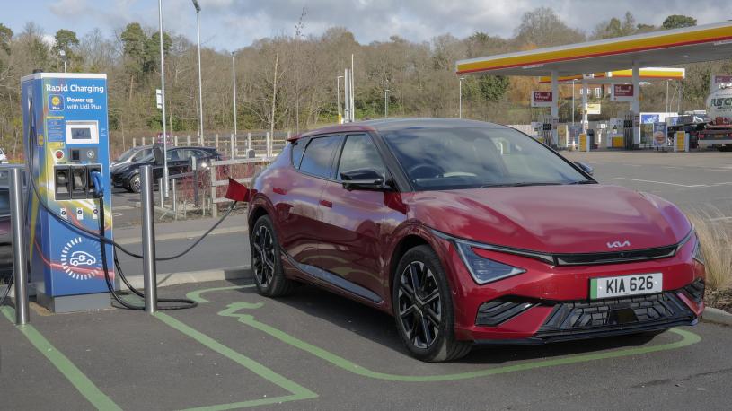 3954829 125kW Air SR 63kWh 5dr Auto