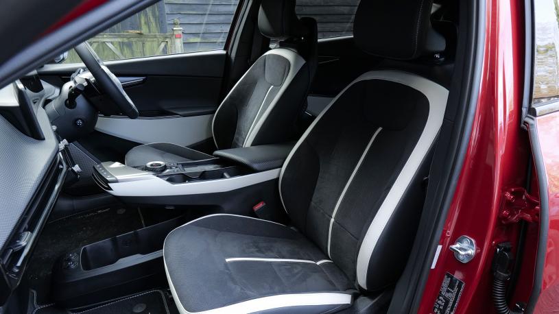 3954829 125kW Air SR 63kWh 5dr Auto