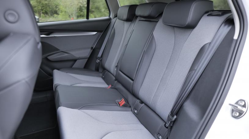 3959110 210kW 85 Sportline 82kWh 5dr Auto [Maxx]