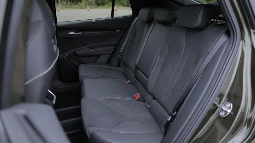 3959093 210kW 85 Sportline 82kWh 5dr Auto