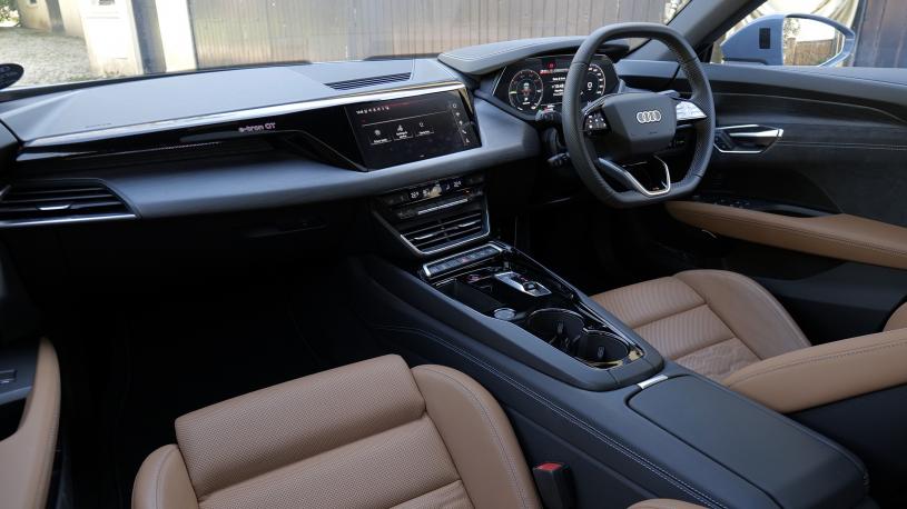 3958602 370kW 105kWh Quattro 4dr Auto