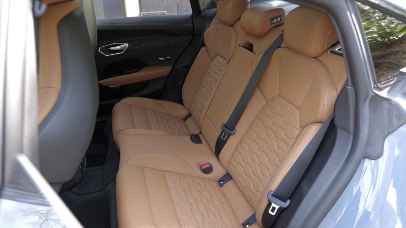 3958600 370kW 105kWh Quattro 4dr Auto [Tech Pack]