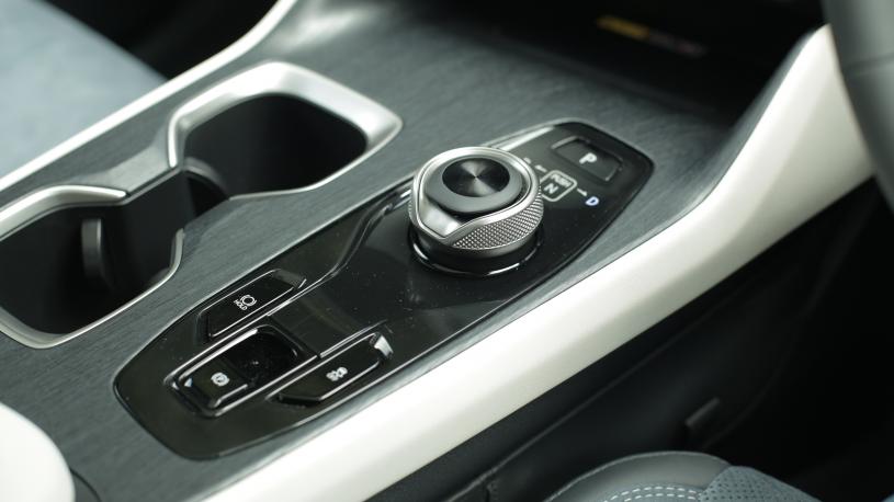 3978828 500e 280kW Takumi 77 kWh 5dr Auto [BiTone]